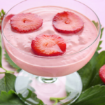 Iogurte Caseiro de Morango - Simples e Delicioso