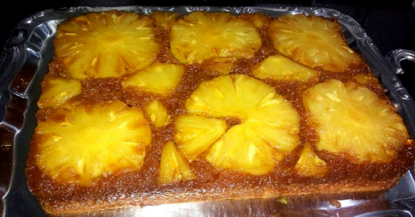 Receita Fácil de Bolo de Abacaxi Caramelizado