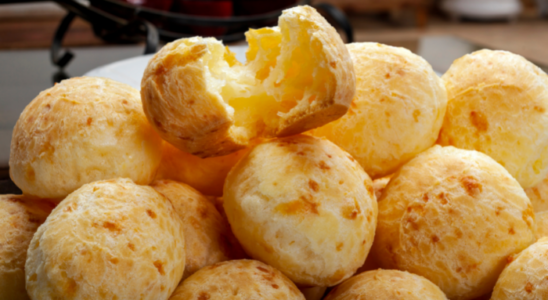 Pão de Queijo Caseiro - Receita Simples