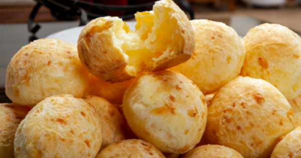 Pão de Queijo Caseiro - Receita Simples