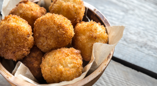 Bolinho de Arroz com Queijo e Calabresa