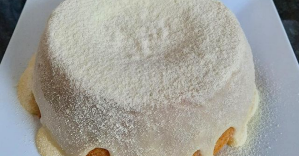 Bolo com Cobertura de Leite em Ninho - Simplesmente Delicioso!