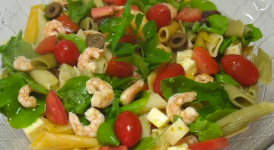 Salada de Rúcula com Penne e Camarão - Fica simplesmente perfeita