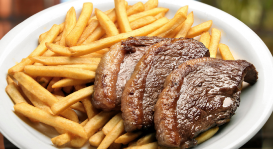 Bife de Picanha Acompanhado de Batatinhas Fritas