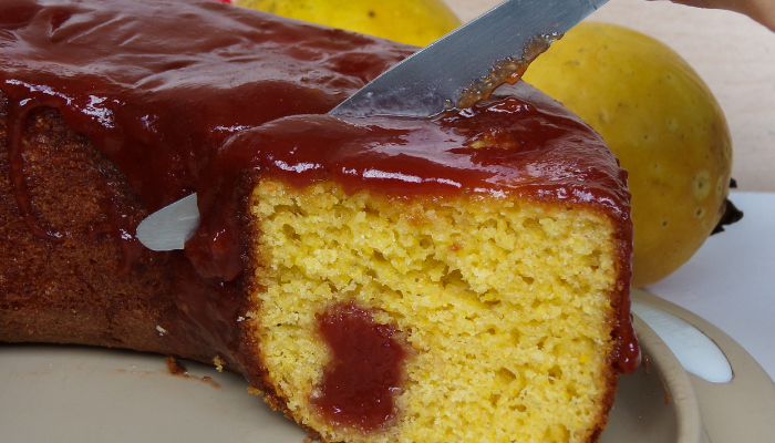 Bolo de Fubá com Goiabada que desmancha na boca