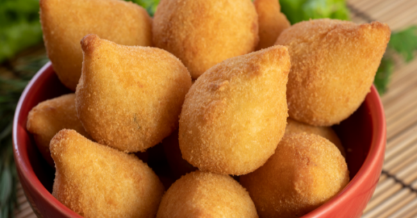 Coxinha com Massa de Mandioca – Super Cremosa