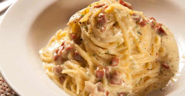 Espaguete à Carbonara Simples e Fácil - Anote já