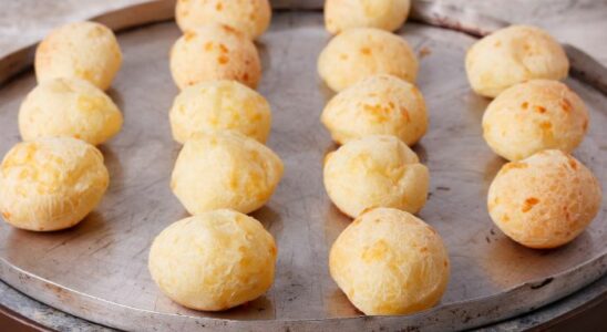 Pão de Queijo Feito no Liquidificador com Polvilho Azedo - Uma Delícia