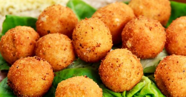 Bolinho De Mandioca Com Linguiça - Receita Deliciosa
