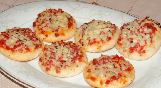 Receita Simples e Rápida de Mini Pizza